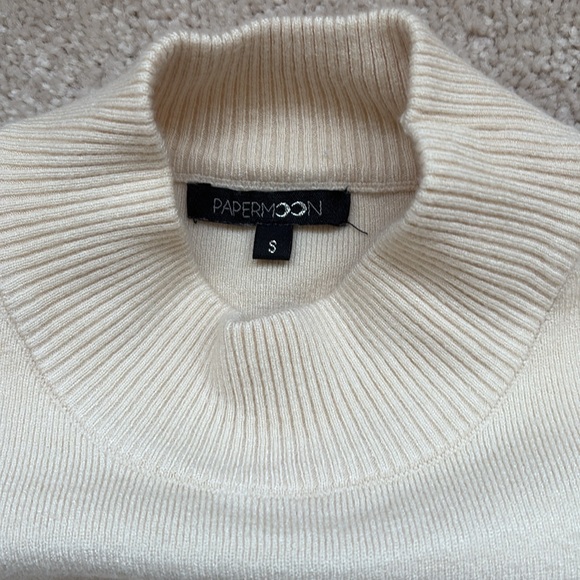 Cream Sleeveless Knit Crop Top - Picture 3 of 3